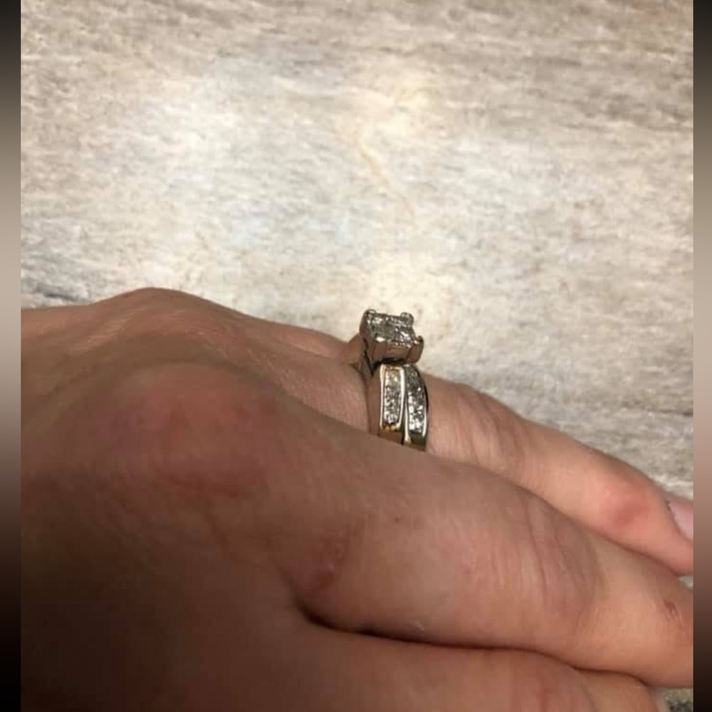 Ladies 1-1/2 caret Princess cut diamond wedding size 8 - Picture 2 of 4